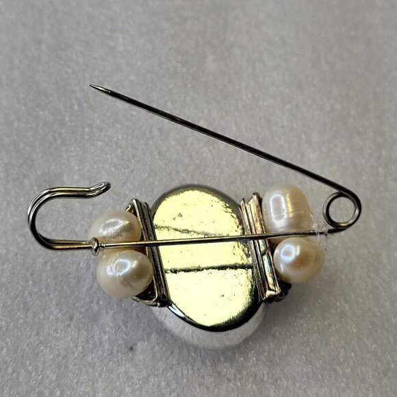 White Oval Brooch with Faux White Pearls Pin - Picture 4 of 8